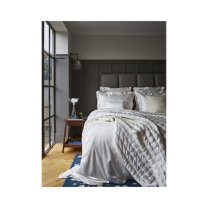 Ivory Silk Bed linen       by Gingerlily