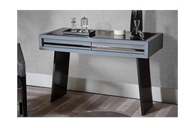 New In Town Desk 