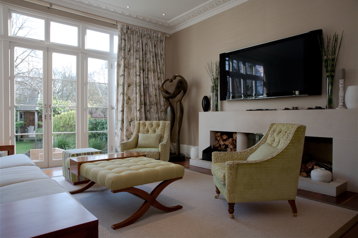 Living Room - 04