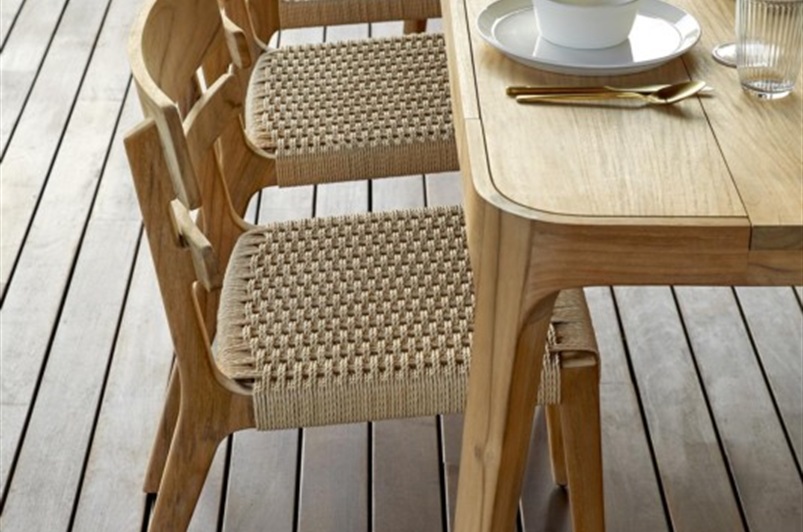 Frame in Teak/ Seat braided in synthetic rope