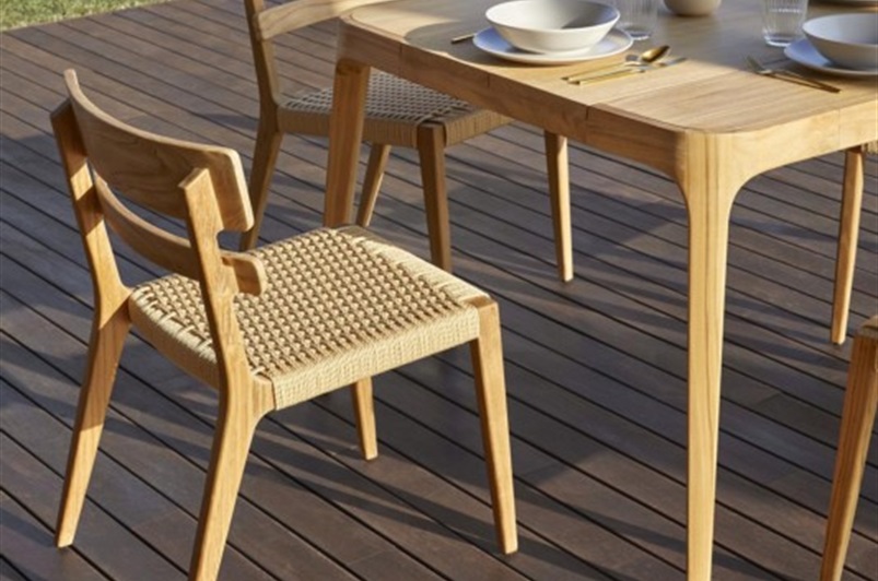 Frame in Teak/ Seat braided in synthetic rope