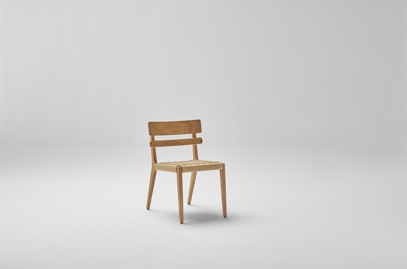 Frame in Teak/ Seat braided in synthetic rope