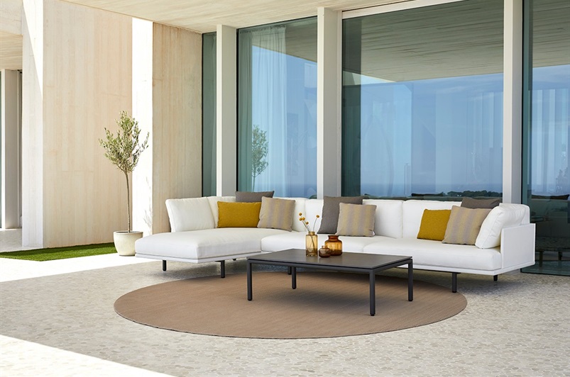 Fabric: G2, White 1086 / Frame Metallic Grey 56